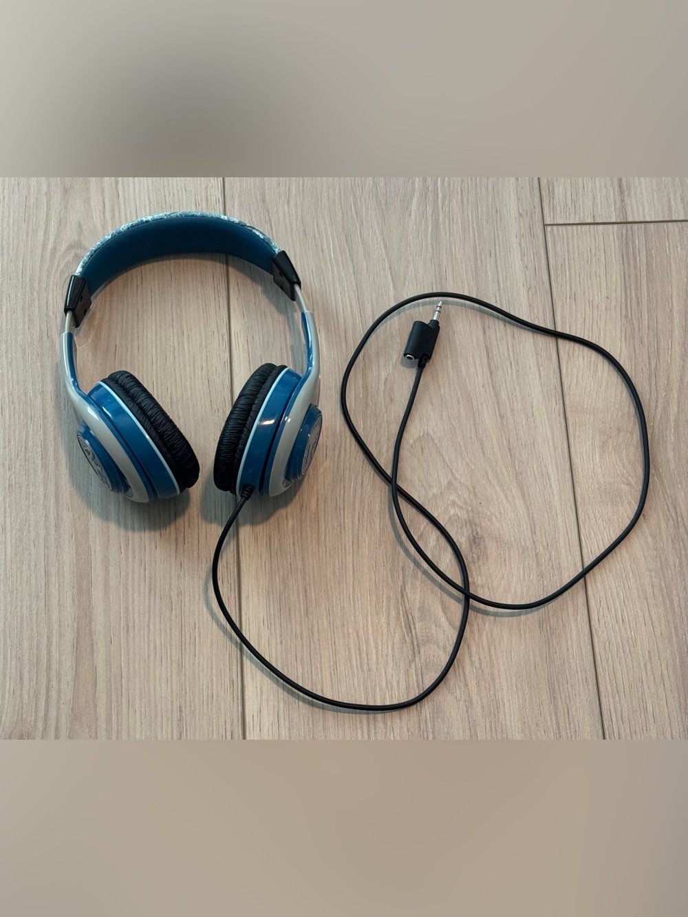Jurassic World Kids Headphones, Adjustable Headband, Stereo Sound,
3.5Mm Jack